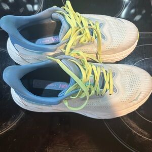 Hoka Arahi 7 running shoe